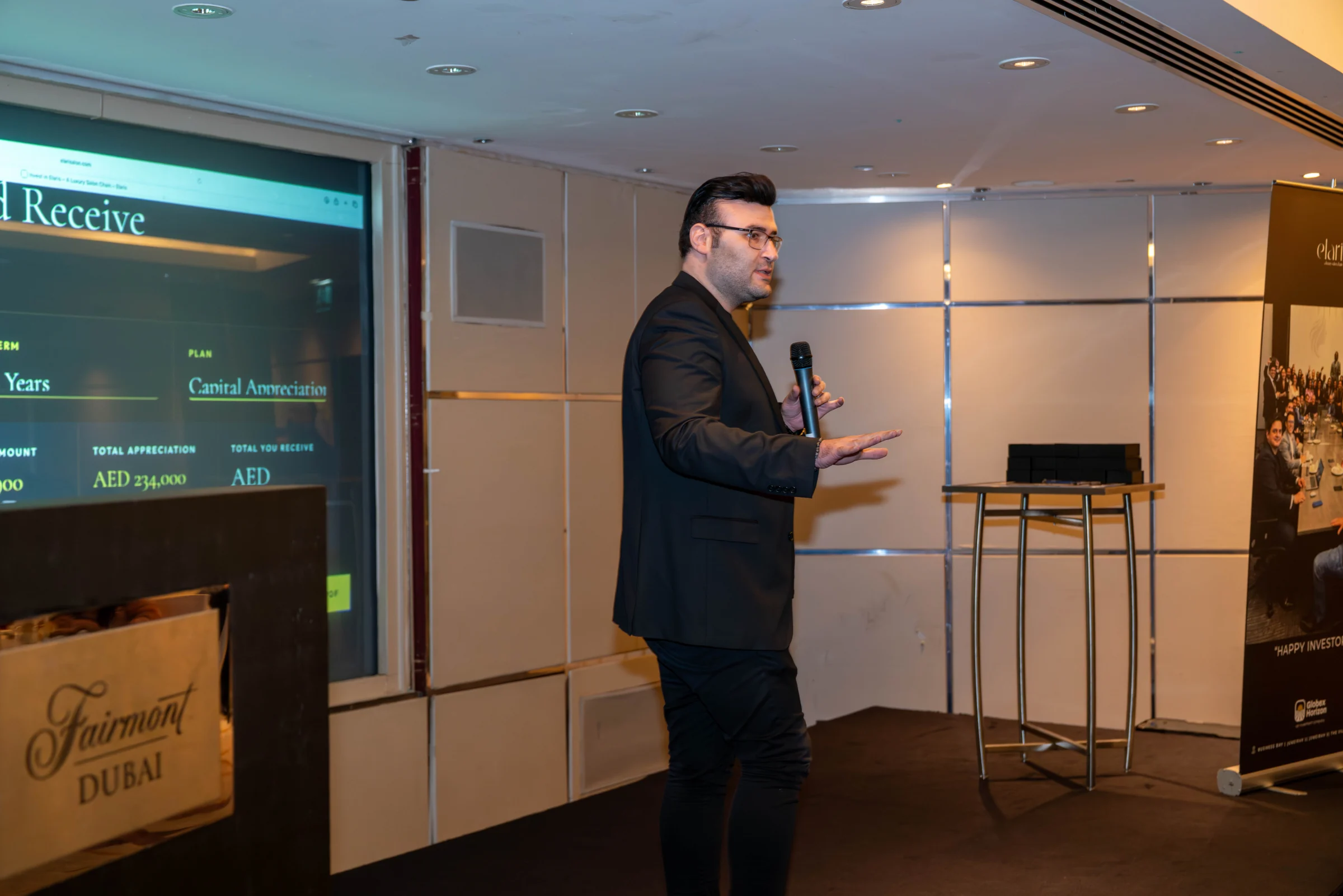 Vahid Tahmasbi speaking at a business event